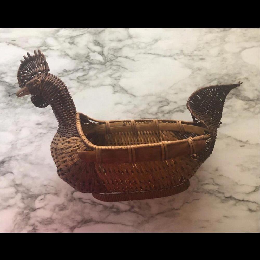 VINTAGE CHICKEN BASKET WOVEN RATAN CUTE.